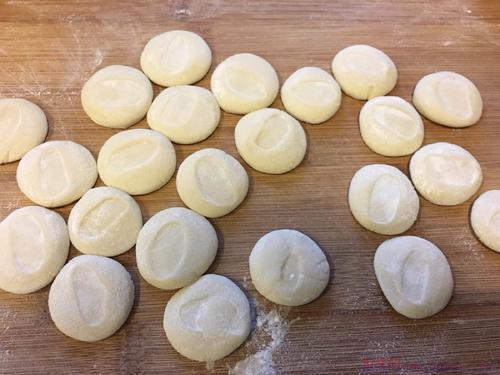 味道鲜美，大人孩子都喜欢的饺子怎么包