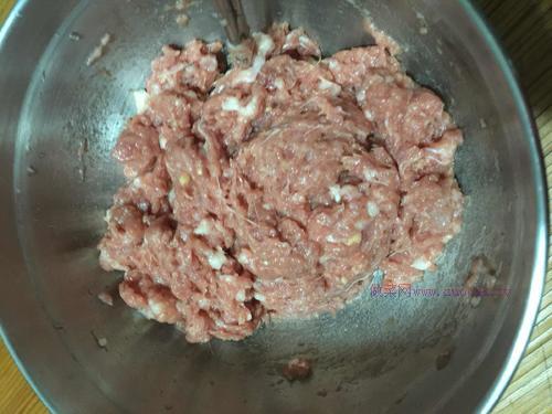 香菇葫萝卜饺子的做法_香菇胡萝卜水饺怎么做 香菇葫萝卜饺子的做法_香菇胡萝卜水饺怎么做