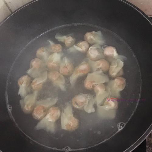 香菇葫萝卜饺子的做法_香菇胡萝卜水饺怎么做 香菇葫萝卜饺子的做法_香菇胡萝卜水饺怎么做