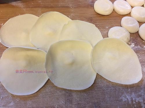 味道鲜美，大人孩子都喜欢的饺子怎么包