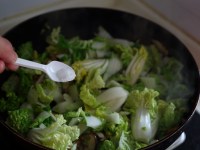 香菇青菜炒年糕的做法介绍 香菇青菜炒年糕怎么做 香菇青菜炒年糕的做法介绍 香菇青菜炒年糕怎么做