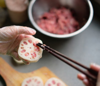 煎藕夹的家常做法 煎藕夹的做法步骤5