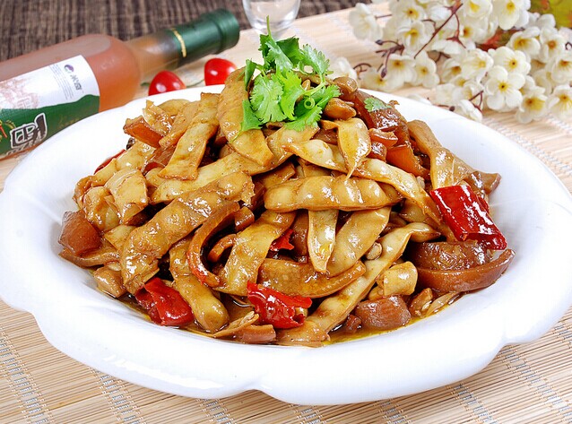 豆角炖肉的做法,一炖一大锅,一人吃一碗 豆角炖肉的做法,一炖一大锅,一人吃一碗