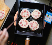 煎藕夹的家常做法 煎藕夹的做法步骤6