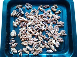 芝麻核桃糖的家常做法，做法太简单，酥脆香甜