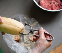 煎藕夹的家常做法 煎藕夹的做法步骤2