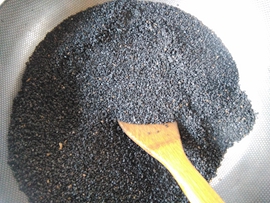 芝麻核桃糖的家常做法，做法太简单，酥脆香甜