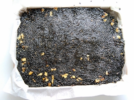 芝麻核桃糖的家常做法，做法太简单，酥脆香甜