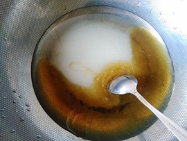 芝麻核桃糖的家常做法，做法太简单，酥脆香甜