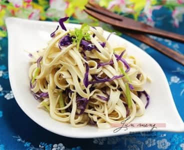 豆腐皮怎么做好吃 豆腐皮的做法大全介绍 紫甘蓝拌豆腐皮