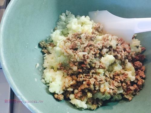 制作过程简单绝对好吃到爆的土豆饼怎么做