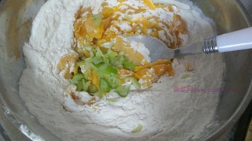 葱香浓郁、做法简单的香葱南瓜饼怎么做