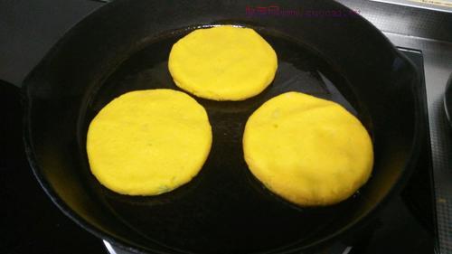 葱香浓郁、做法简单的香葱南瓜饼怎么做