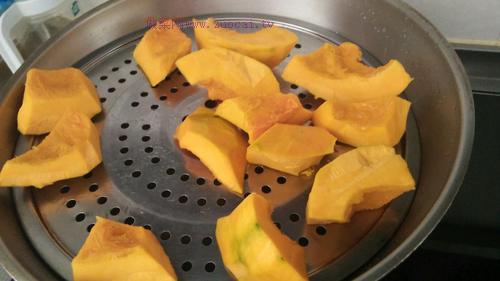 葱香浓郁、做法简单的香葱南瓜饼怎么做