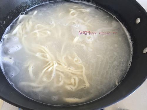 口感酸酸甜甜，很是开胃的西红柿牛肉面的做法