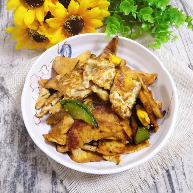家常美食新做法荷包蛋炒豆腐（豆腐的新吃法）