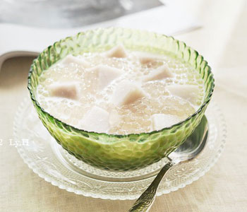 香芋西米露的做法 香芋西米露的功效介绍 香芋西米露的做法 香芋西米露的营养 香芋西米露的热量