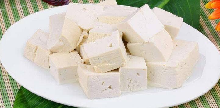 1岁内的宝宝能吃豆腐吗，吃豆腐会引起性早熟？