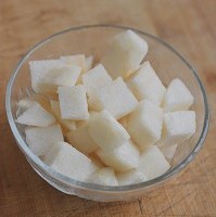 推荐几款对抗雾霾天的日常饮食 对抗雾霾天气有妙招 银耳雪梨羹的做法图解3