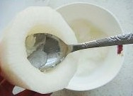 推荐几款对抗雾霾天的日常饮食 对抗雾霾天气有妙招 白萝卜炖蜂蜜的做法图解2