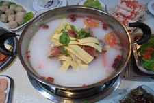 川式火锅中简单易做健康营养的清汤火锅的做法