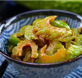 带点酸甜苦辣咸的糖醋苦瓜的做法教程