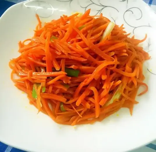 简单美味的健康佳肴：素炒胡萝卜