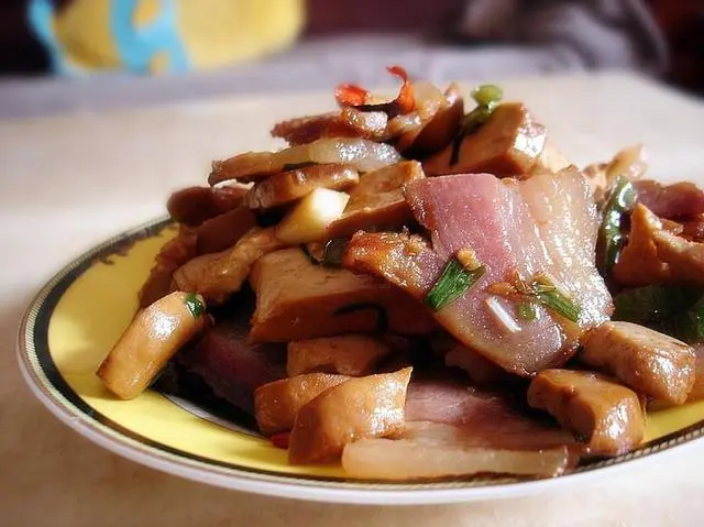 腊肉的百变吃法,嚼劲十足的口感,简直让人欲罢不能! 腊肉的百变吃法,嚼劲十足的口感,简直让人欲罢不能!