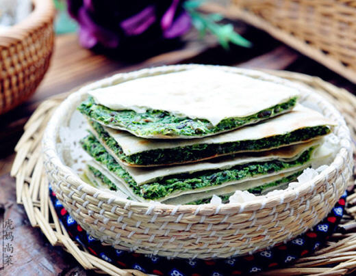 厨娘分享在家如何用电饼铛做韭菜馍