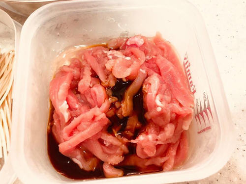 野菜肉丝鸡蛋炒面味道鲜美又具饱足感