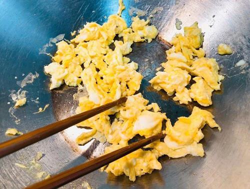 野菜肉丝鸡蛋炒面味道鲜美又具饱足感