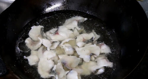 鱼片滑嫩的牛奶酸菜鱼小孩子非常喜欢吃