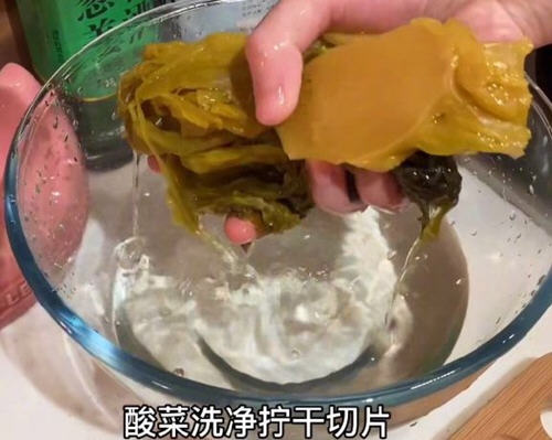 鱼片滑嫩的牛奶酸菜鱼小孩子非常喜欢吃