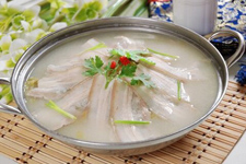 口味适中,肥而不腻的酸菜白肉的做法 口味适中,肥而不腻的酸菜白肉的做法