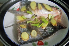 营养又美味,保持鲜嫩的清蒸鱼头的做法 营养又美味,保持鲜嫩的清蒸鱼头的做法