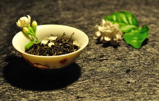 春季喝花茶,让你的身体像花瓣一样舒展