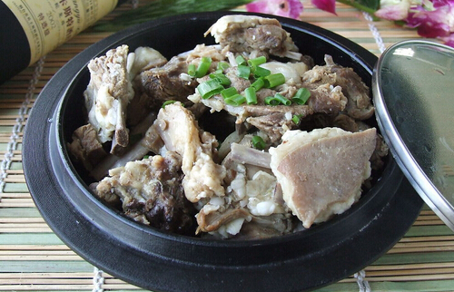 羊肉+生姜可以防寒，大家可以试着做