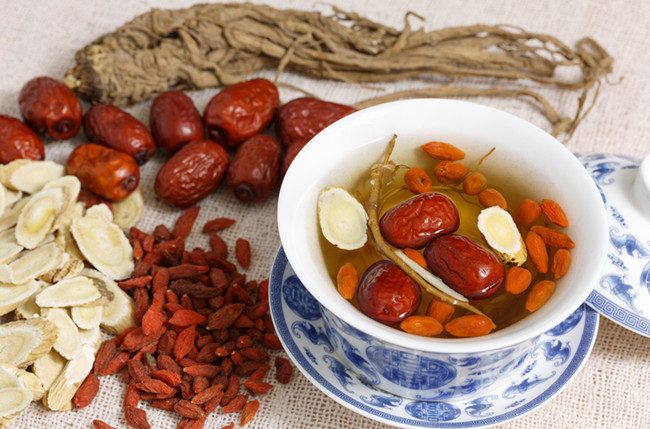 小编就来为大家交介绍一下夏天吃什么食物最补气血