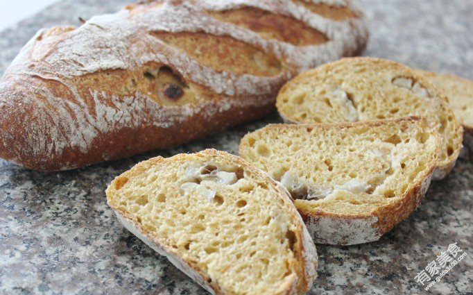 分享一个全新创意小点心：香蕉南瓜面包