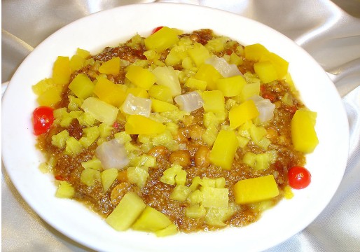 菠萝八宝饭，不仅有着酸的味道，对于我们的身体也是相当有益的