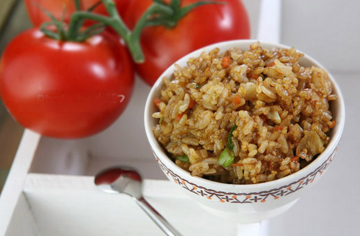 快速制作微波炉炒饭，美味并且做的时间短