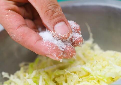 过节家常菜——三鲜饺子的做法的做法步骤6