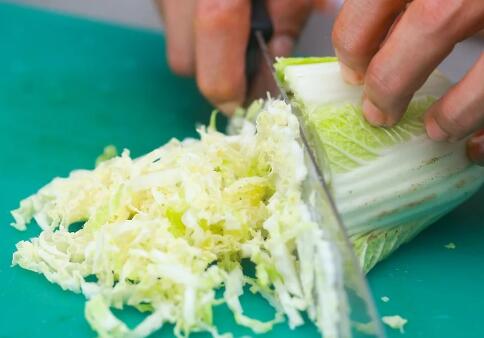 过节家常菜——三鲜饺子的做法的做法步骤5