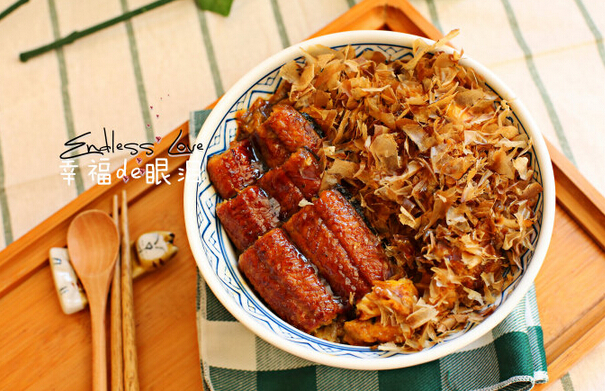 值得大家学习的经典自创菜：鳗鱼滑蛋盖饭