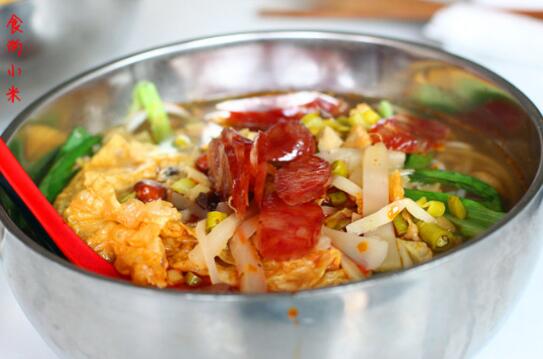 柳州螺蛳粉的做法，既鲜香又有螺味，更是爽口提神