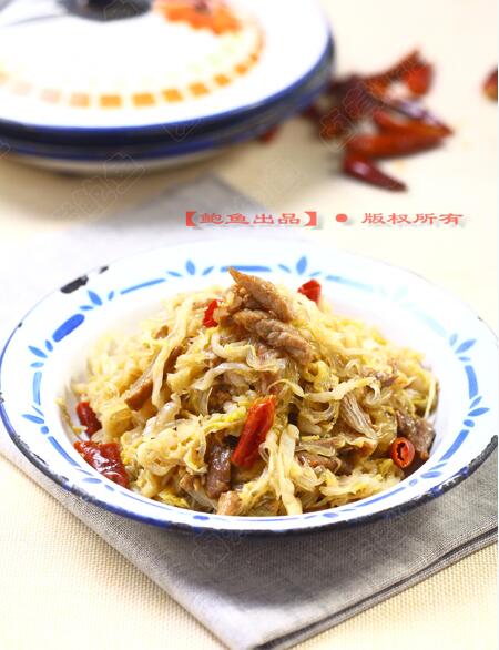 简单几分钟可以做好酸菜炒粉丝