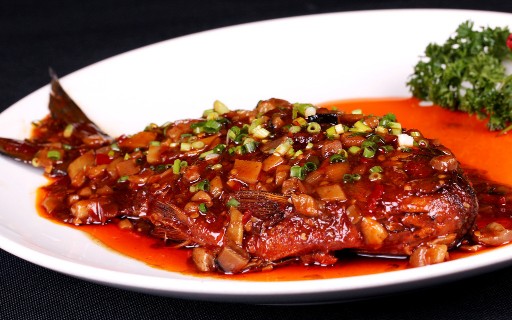 五彩缤纷的干烧鲳鱼，让挑食的宝宝爱吃饭