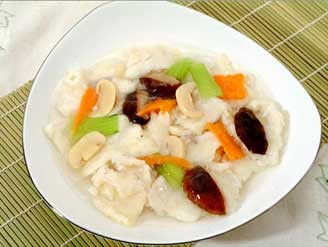 爽口嫩滑的熘鱼片，质地软嫩，色泽洁白，清爽利落