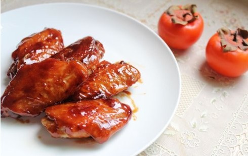 精美的耗油鸡翅，有温中益气、补精添髓、强腰健胃等功效