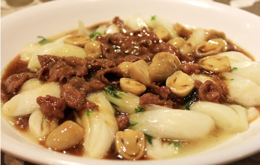 草菇炒牛肉怎么炒好吃（草菇炒牛肉的做法）